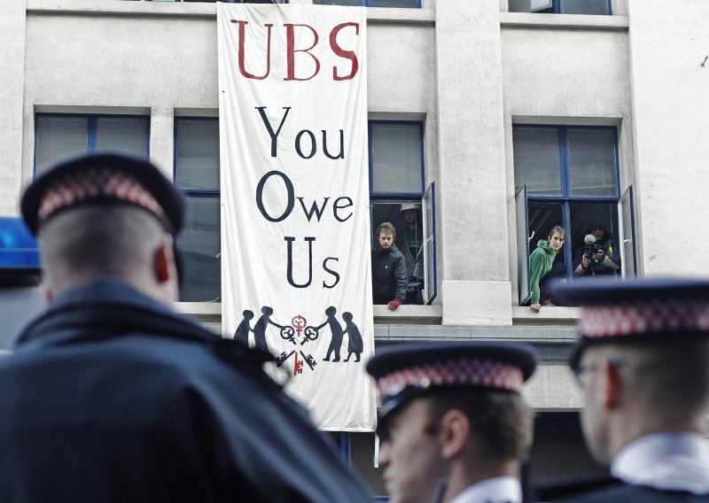 Okupirani uredi banke UBS u Londonu!