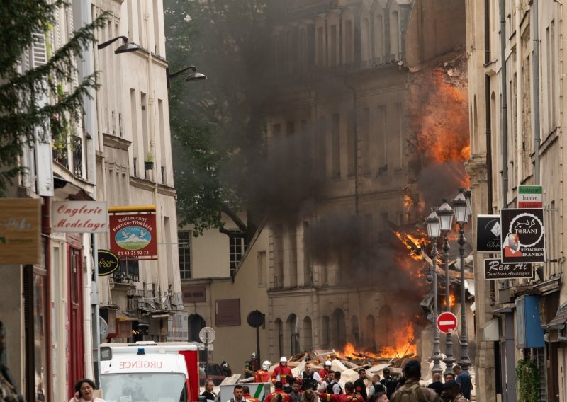 Eksplozija izazvala požar u zgradama u središtu Pariza, traži se dvoje ljudi