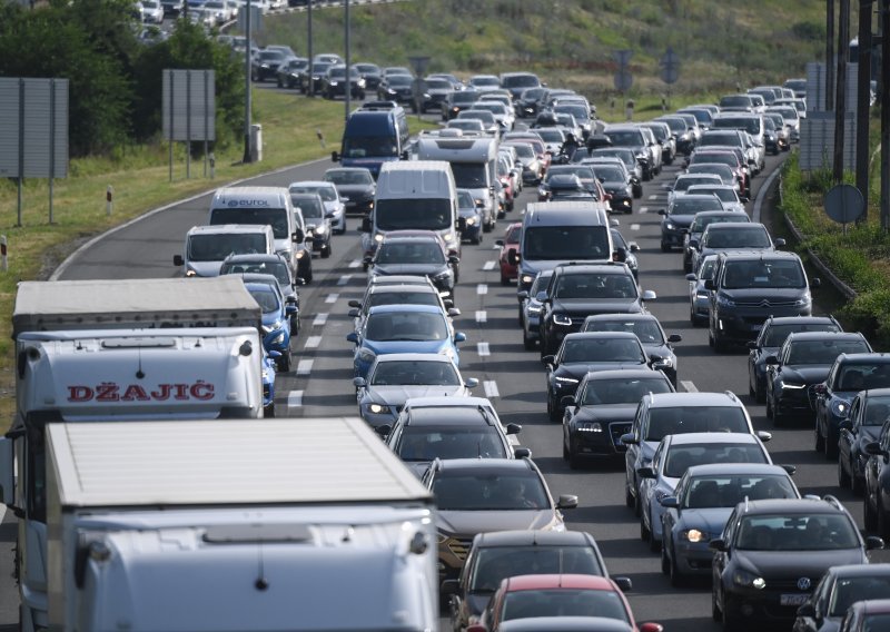 Nesreća između Karlovca i Jastrebarskog: Na A1 kolona oko 8 kilometara