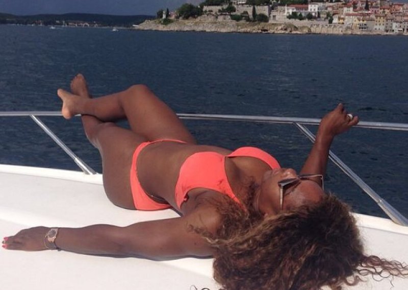 Bezobrazno seksi Serena maksimalno uživa u Istri