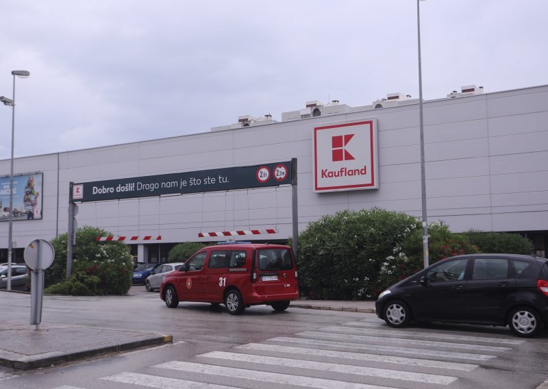 Inspektorat opozvao pet pekarskih proizvoda koje u promet stavljaju Spar i Kaufland