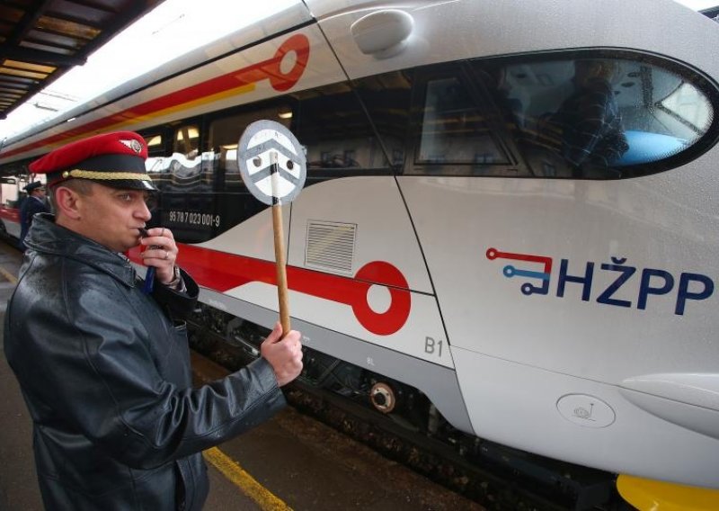 U promet pušten prvi regionalni dizel-električni vlak