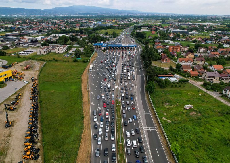 Evo kako ljetne gužve na autocesti izgledaju iz zraka