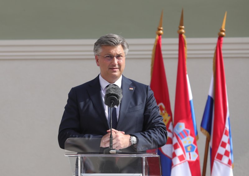 Plenković čestitao Dan neovisnosti: Trajno smo zahvalni dr. Tuđmanu i hrvatskim braniteljima