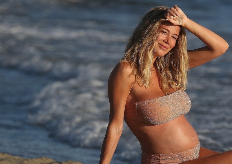 Lijepa Diletta Leotta uživa na plaži, a trudnički trbuščić sve je veći