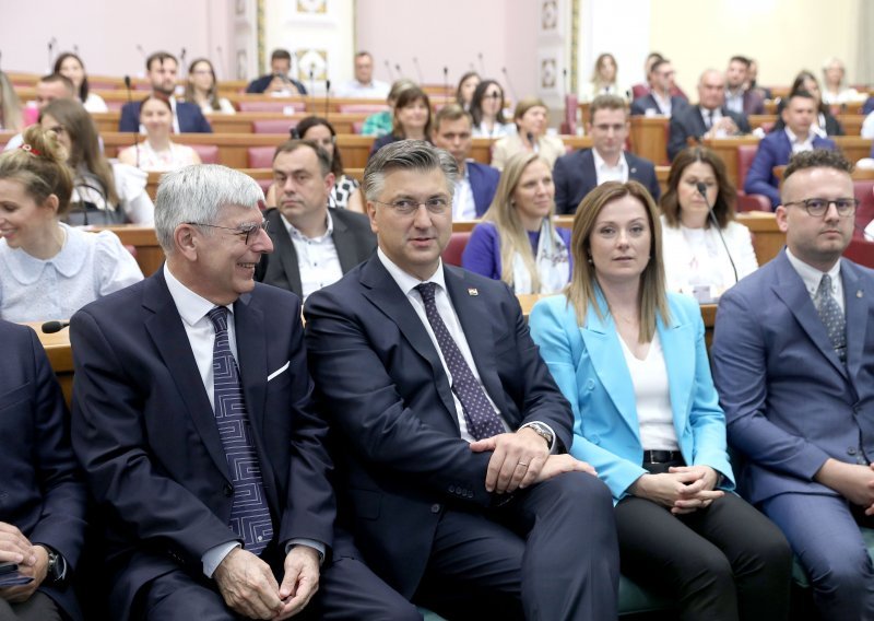 Plenković najavio da će uz minimalnu plaću rasti i studentska satnica