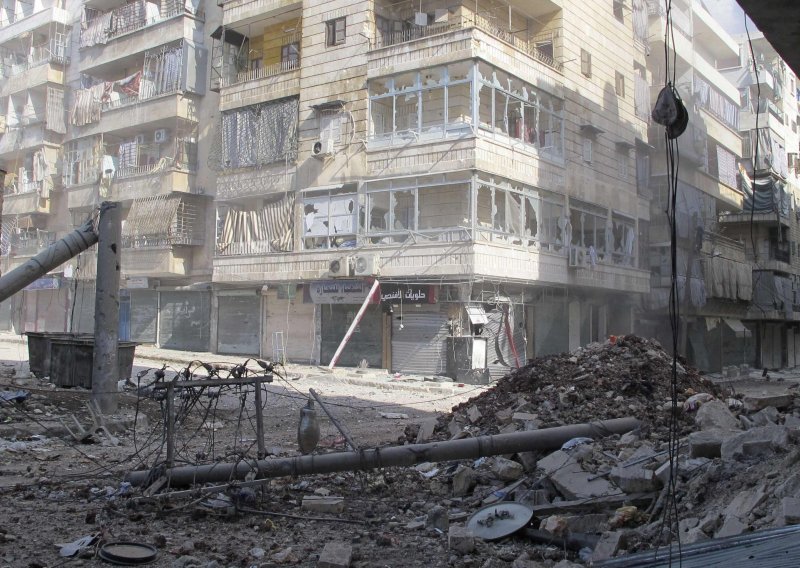 Alep pod bombama, u Teheranu konzultacije o Siriji