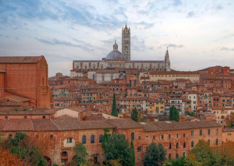 Potres uznemirio stanovnike i turiste u Italiji, evakuirana katedrala