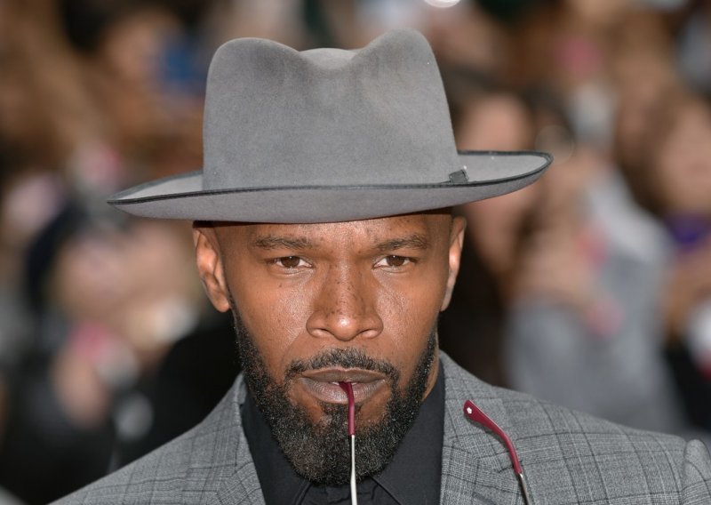 Očiju punih suza Jamie Foxx se u videu obratio obožavateljima