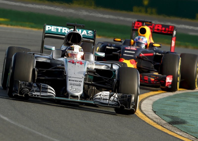 Hamilton se i dalje ne može približiti Nici Rosbergu!