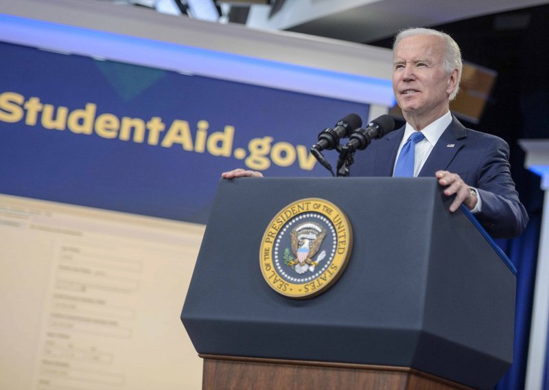 Težak udarac Bidenu: Vrhovni sud blokirao oprost studentskih kredita