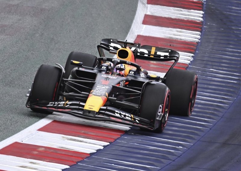 Max Verstappen starta s prve pozicije, ali dva Ferrarija su mu velika prijetnja