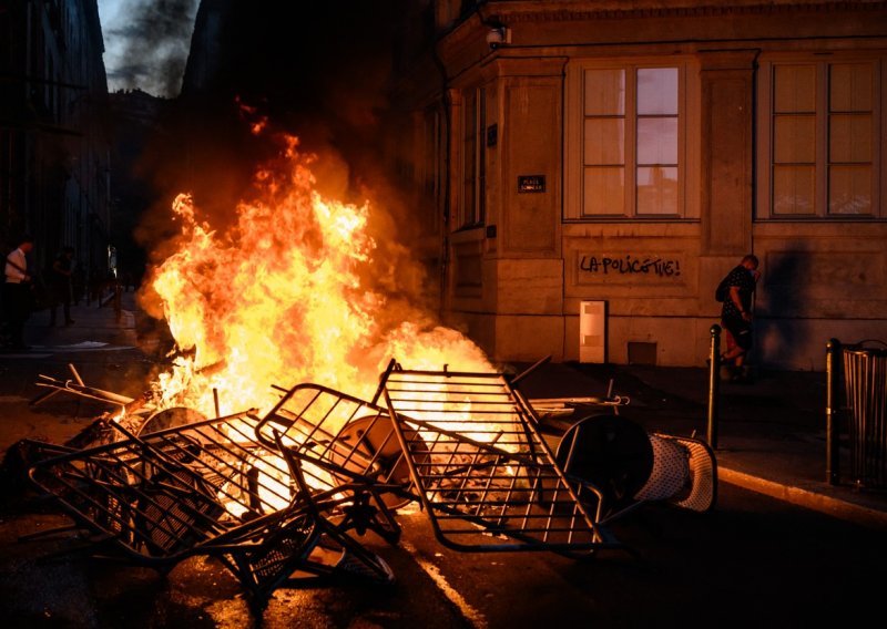 Neredi u Francuskoj jenjavaju, gradonačelnici pozvali na protunasilna okupljanja