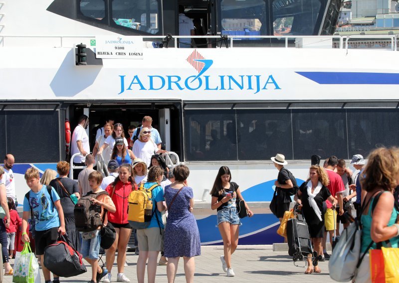 Krenuo katamaran iz Rijeke za Rab, Lošinj, Pag, Silbu i Zadar