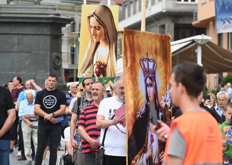 Molitelji opet u akciji, pridružio im se i biskup Košić, a tu su i protuprosvjednice