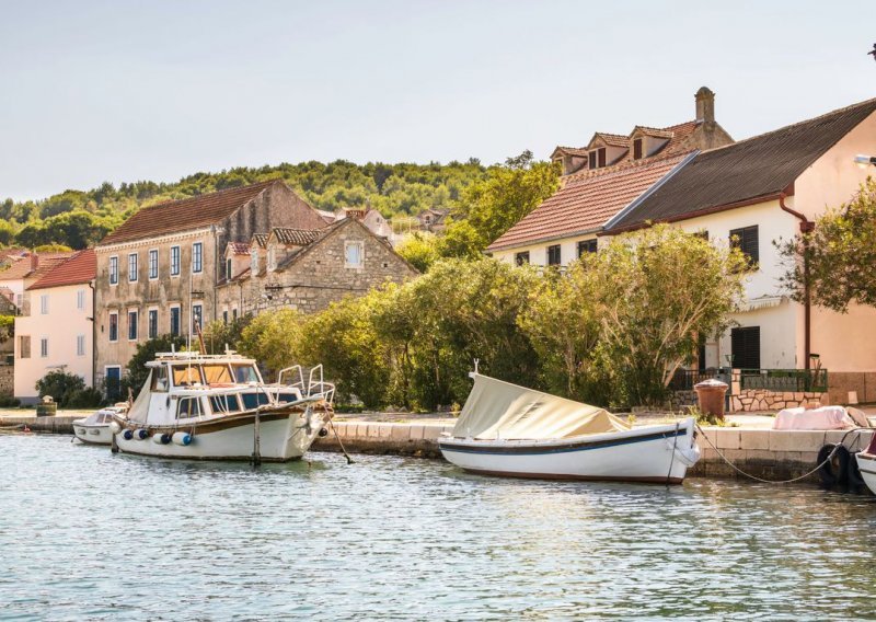 Zeleni otok s 300 stanovnika, s preko 2700 sunčanih sati godišnje, idealna je ljetna destinacija