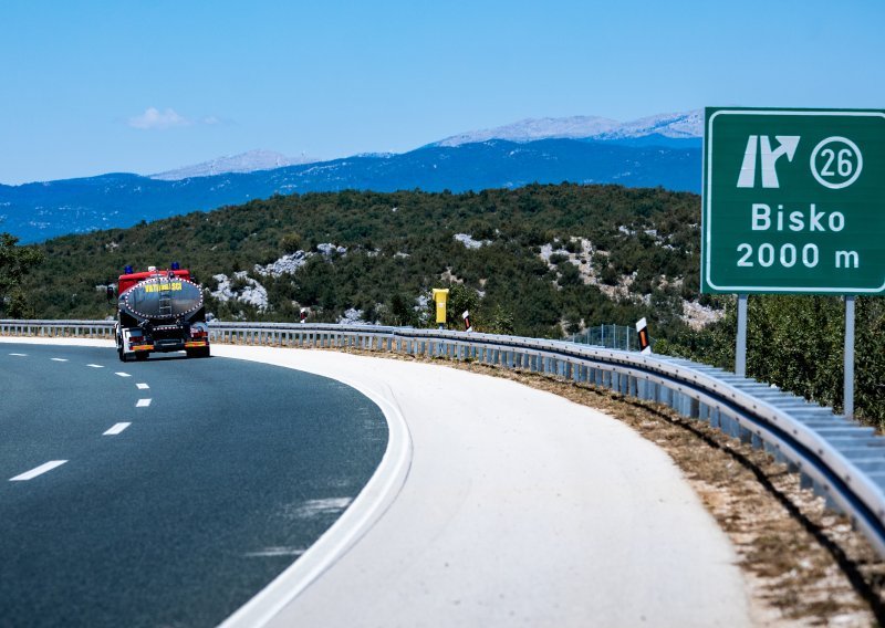 Zbog prometne nesreće na A1 vozi se jednim trakom između čvorova Bisko i Blato na Cetini