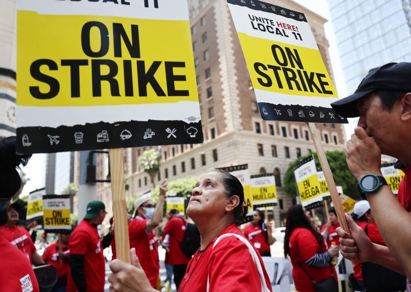 Štrajk tisuće hotelskih radnika u Los Angelesu zbog niskih plaća i skupog stanovanja