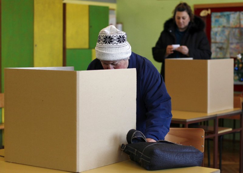 Zastupnici bi dali biračima pravo na tri glasa na izborima