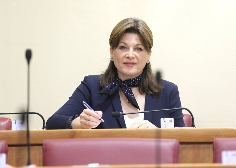 Bez primjedbi da se Majda Tafra-Vlahović opet imenuje u UV Hine, no bilo je kritika na rad agencije