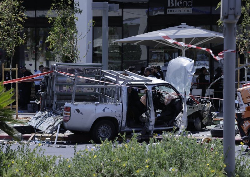 Kaos u Tel Avivu: Palestinski terorist se autom zabio u hrpu ljudi