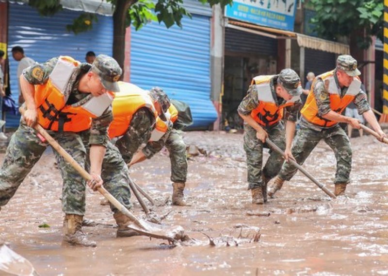 Olujne kiše u Kini odnijele 15 života; tisuće ljudi evakuirano
