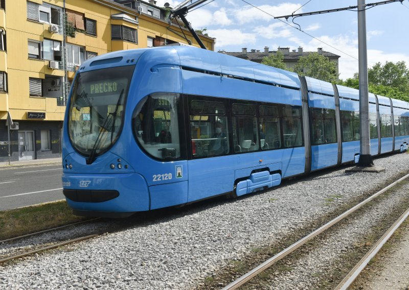 Zapalio se tramvaj na Savskoj cesti u Zagrebu