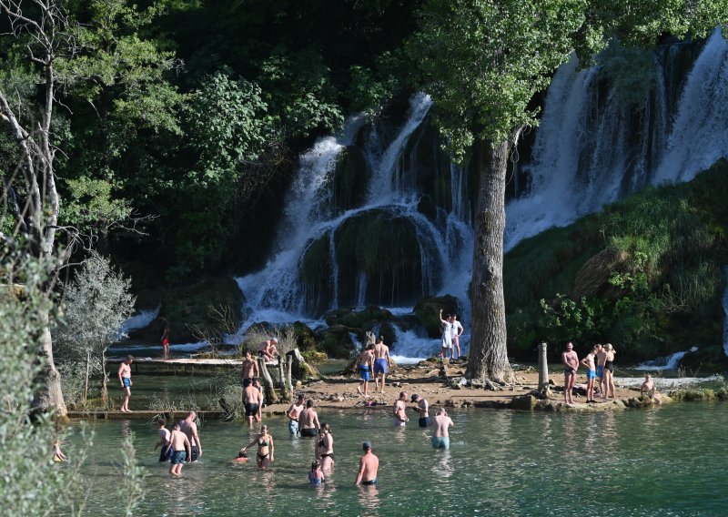 Pogledajte kako izgleda prekrasna oaza u hercegovačkom kršu i kamenu