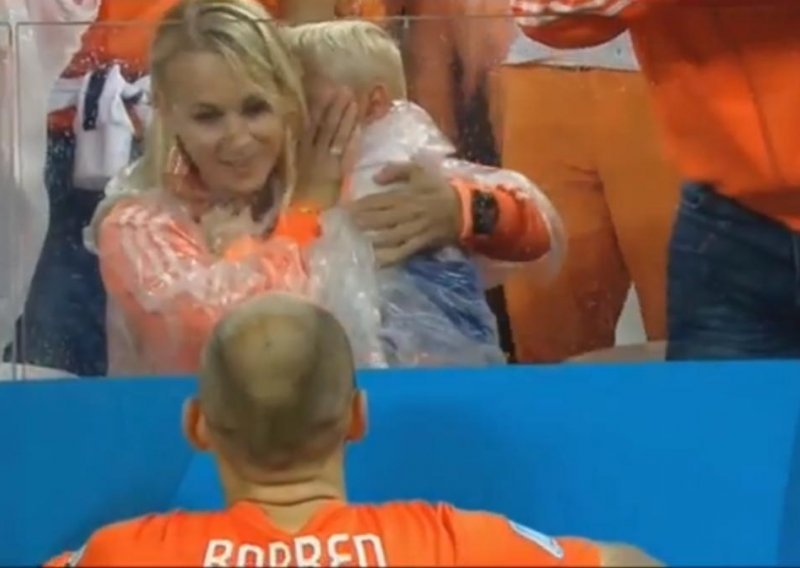 Dirljiva scena: Robben uzalud tješio uplakanog sinčića