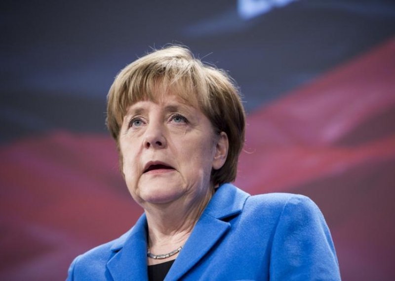 Pod teretom izbjeglica Merkel priziva duh njemačkog ujedinjenja