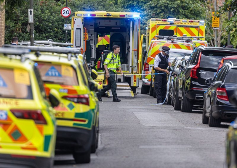 Dijete poginulo u udaru automobila u školu u Londonu
