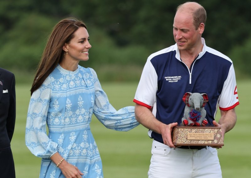 Najveća podrška: Kate Middleton u predivnoj ljetnoj haljini grlila svoga princa