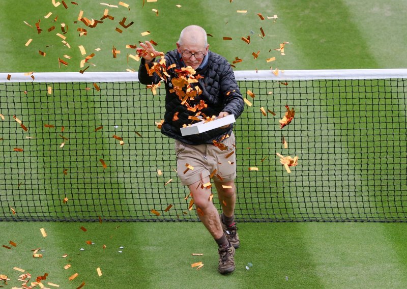 Wimbledon s polica povukao bezopasan artikl kako bi obuzdao 'uljeze'