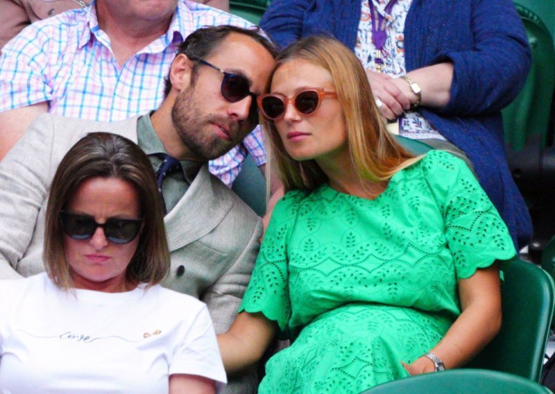 Nekoliko sati nakon objave trudnoće brat Kate Middleton na Wimbledon doveo suprugu