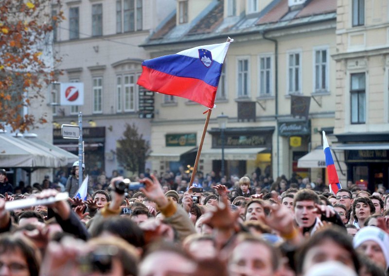 Slovenija na rubu bankrota, Europa na nogama