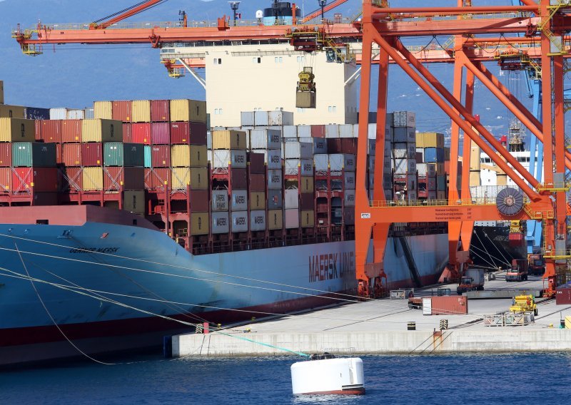 Kineski izvoz oštro pao u lipnju, smanjio se i uvoz