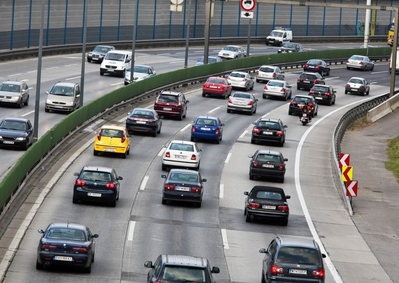 Drakonske kazne u Austriji: Za brzu vožnju oduzimaju auto, a može završiti i na dražbi