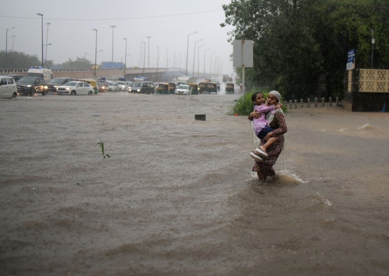 Obilne kiše u Indiji: U poplavama i odronima tla poginule 22 osobe