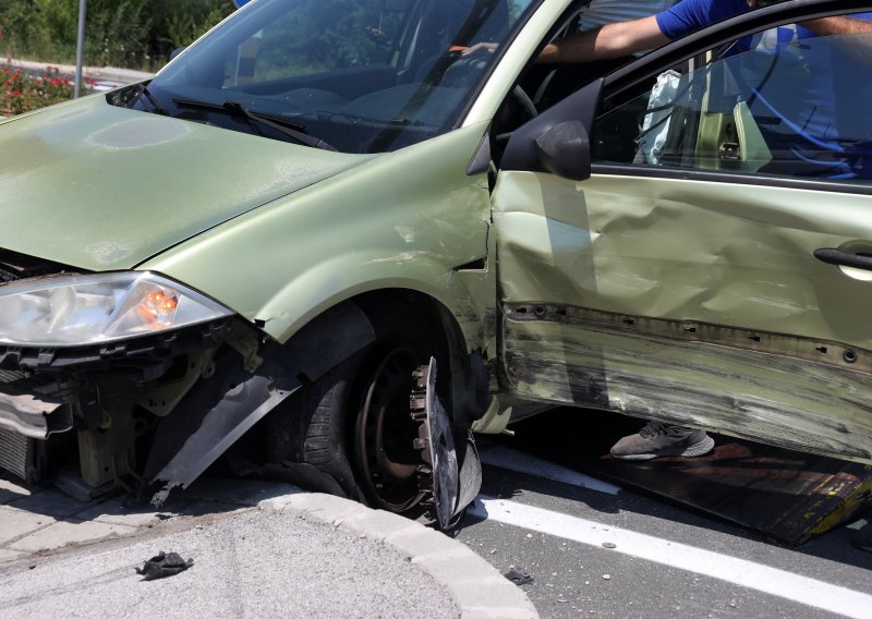 Sudar dvaju automobila u Šibeniku, jedna osoba ozlijeđena