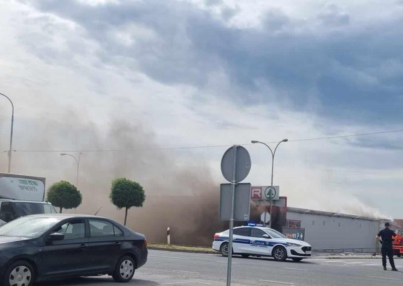 Gori Spar u Grubišnom Polju, na terenu vatrogasci