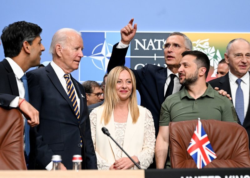 Svjetski vođe u opuštenom izdanju: Pogledajte kako su se družili prije početka NATO summita