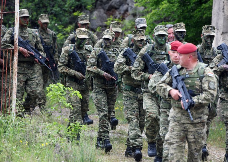 Reportaža iz NATO-ove baze u Litvi: Hrvatski vojnici jedini uredno obrijani i podšišani