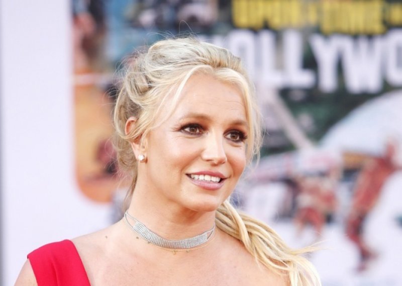 Britney Spears potvrdila objavu memaora i zvati će se 'The Woman In Me'