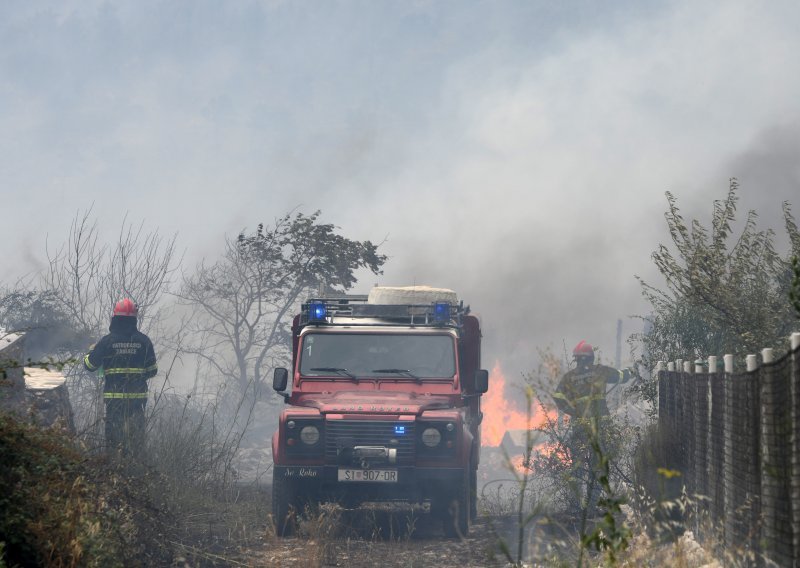 Na mjesto požara stiže ministar Božinović i dva dodatna Air tractora