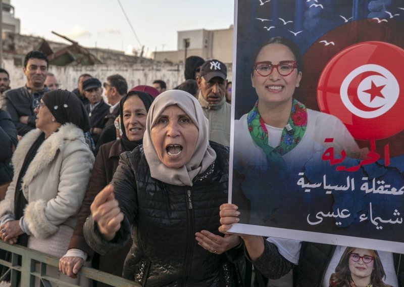 Sud oslobodio dvoje istaknutih protivnika tuniškog predsjednika, pristaše u transu