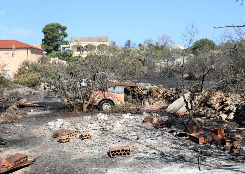 Na La Palmi izgorjelo 2000 hektara, evakuirani stanovnici