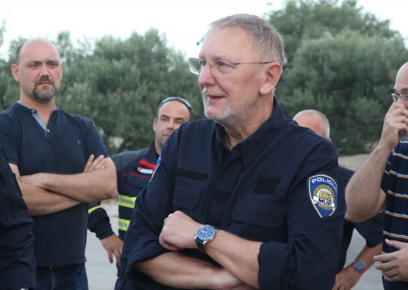 Božinović: 'Požar kod Grebaštice pod kontrolom, saniraju se rubovi požarišta'