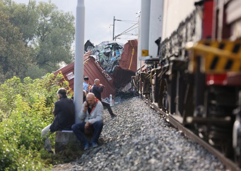 Kod Popovače s tračnica iskočio teretni vlak