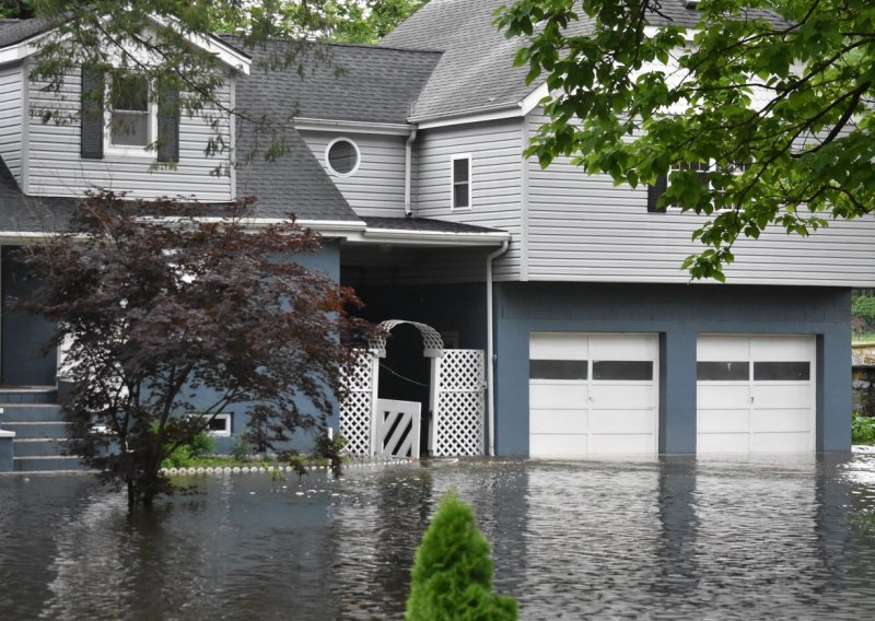 Bujične poplave na sjeveroistoku SAD-a, pod toplinskim valom 25 posto stanovništva