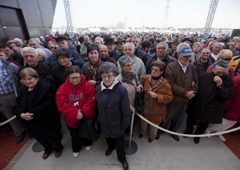 Hoće li šoping hramovi usrećiti nezaposlene Slavonce?